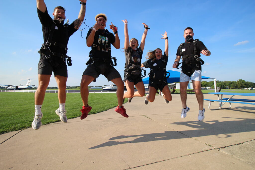 group tandem skydiving at skydive chicago