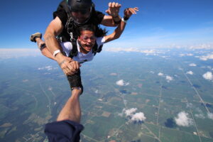 tandem skydiving at skydive chicago in ottawa, IL