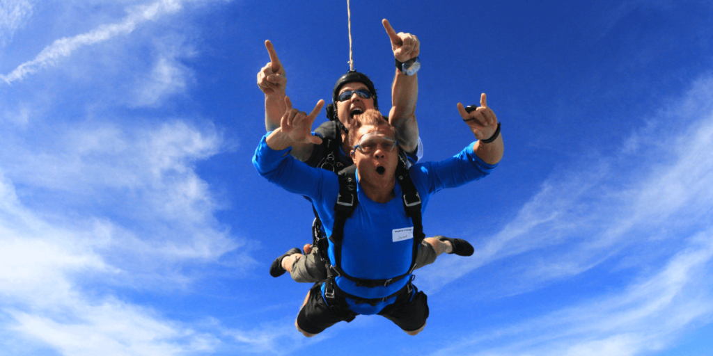 Beginners guide to tandem skydive - tandem pair in freefall at Skydive Chicago